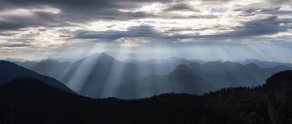 Striking Panoramic Landscape View Canadian Mountain Landscape Sunrays Cloudy Morning — Stock Photo, Image