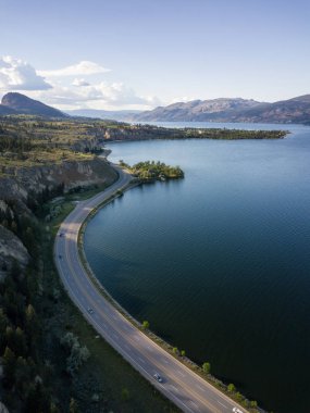 Hava panoramik Okanagan Gölü'nün güneşli yaz gün boyunca. Penticton, Bc, Kanada alınan.