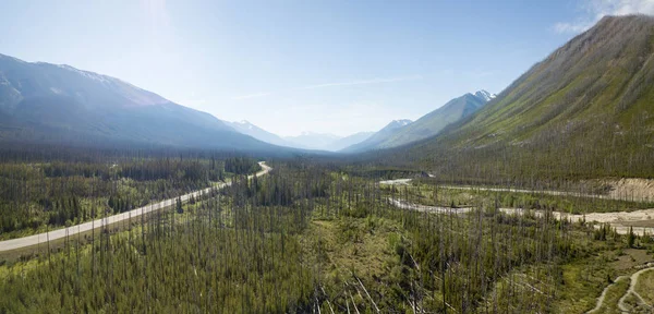 Veduta Panoramica Aerea Una Strada Panoramica Sulle Montagne Rocciose Canadesi — Foto Stock