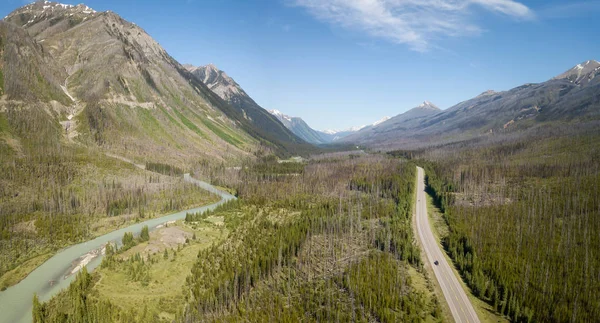 Veduta Panoramica Aerea Una Strada Panoramica Sulle Montagne Rocciose Canadesi — Foto Stock