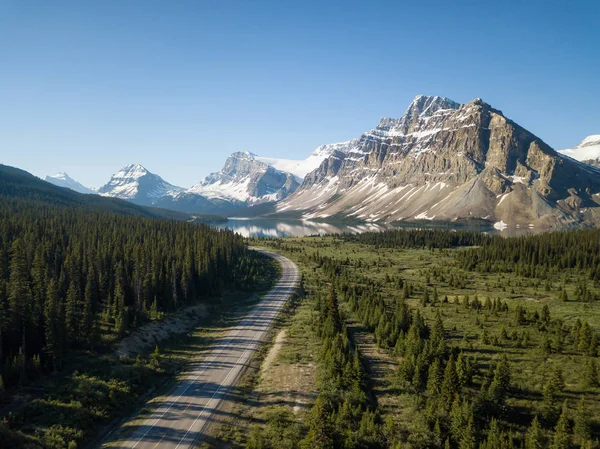 활기찬 화창한 캐나다로 다운도 아이스 앨버타 캐나다에서 — 스톡 사진