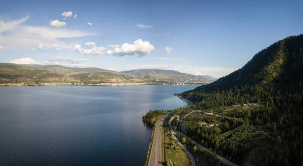 Vista Panoramica Aerea Del Lago Okanagan Durante Una Giornata Estiva — Foto Stock