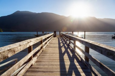 Güzel manzara canlı güneşli yaz akşam sırasında Marina. Bağlantı noktası alis, Kuzey Vancouver Adası, Bc, Kanada alınan.