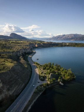 Hava panoramik Okanagan Gölü'nün güneşli yaz gün boyunca. Penticton, Bc, Kanada alınan.