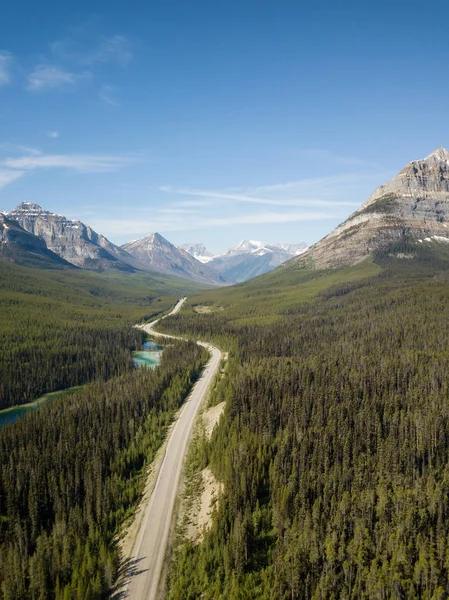 Aerial Krajobraz Panoramiczny Widok Malownicze Drogi Canadian Rockies Tętniącej Życiem — Zdjęcie stockowe