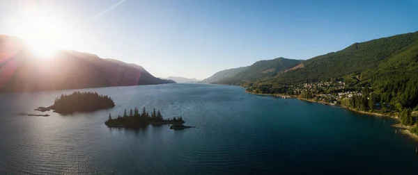 Vista Panorâmica Aérea Uma Pequena Cidade Port Alice Durante Pôr — Fotografia de Stock