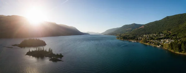 Vista Panorâmica Aérea Uma Pequena Cidade Port Alice Durante Pôr — Fotografia de Stock