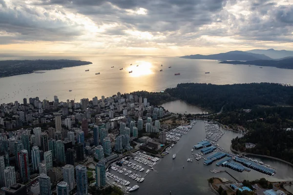 Luftfoto Coal Harbour Pulserende Sommersolnedgang Taget Downtown Vancouver Canada - Stock-foto