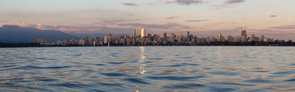 Downtown Vancouver Skyline Durante Una Vibrante Puesta Sol Verano Situado —  Fotos de Stock