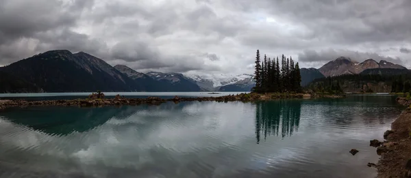 Beautiful Landscape View Glacier Lake Vibrant Cloudy Summer Day Taken — Stock Photo, Image