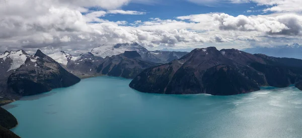 Vacker Panoramautsikt Över Landskapet Utsikt Över Garibaldi Sjön Levande Solig — Stockfoto