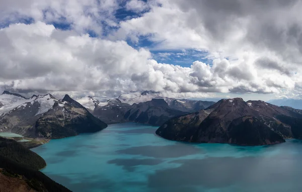 Bela Vista Panorâmica Paisagem Lago Garibaldi Vibrante Dia Verão Ensolarado — Fotografia de Stock