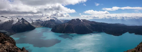 Hermosa Vista Panorámica Del Lago Garibaldi Vibrante Día Verano Soleado — Foto de Stock