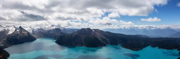 파노라마 가리발디 호수의 활기찬 화창한 파노라마 Whister와 북쪽의 밴쿠버 캐나다의 — 스톡 사진