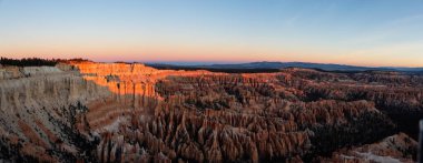 Güzel American Canyon manzara canlı gün doğumu sırasında hava panoramik manzaralı. Bryce Canyon Milli Parkı, Utah, Amerika Birleşik Devletleri'nde çekilen