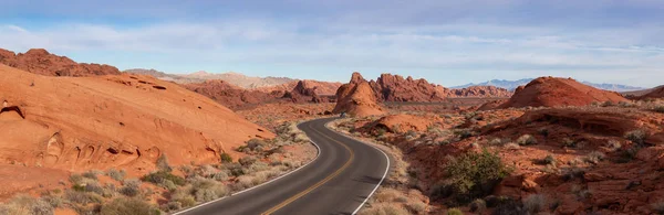 Malerischer Blick Auf Die Straße Der Wüste Einem Bewölkten Und — Stockfoto