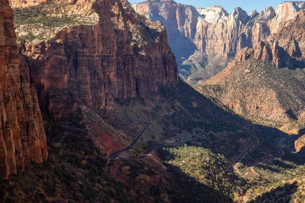 Piękny Krajobraz Lotu Ptaka Widok Malowniczych Dróg Canyon Tętniącej Życiem — Zdjęcie stockowe