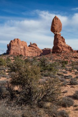 Manzaralı güzel red rock canyon oluşumların canlı bir güneşli gün boyunca. Kemerler Milli Parkı'nda bulunan Moab, Utah, Amerika Birleşik Devletleri, alınan.