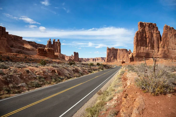 Vue Paysage Une Route Panoramique Dans Les Canyons Rocheux Rouges — Photo