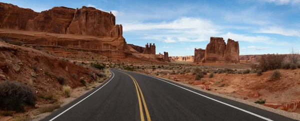 Panoramiczny Widok Krajobraz Scenic Road Kanionach Czerwona Skała Tętniącej Życiem — Zdjęcie stockowe