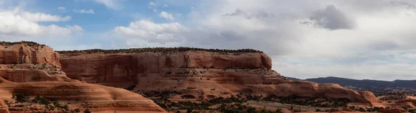 Vista Panorámica Las Montañas Arenisca Desierto Durante Día Soleado Vibrante —  Fotos de Stock