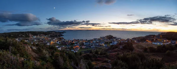 Panoramautsikt Över Liten Stad Atlanten Kusten Pulserande Solnedgång Tagit Crow — Stockfoto