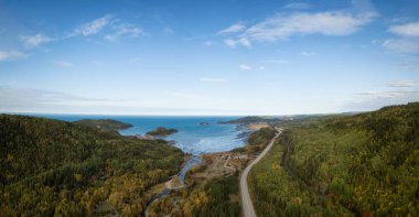 Hava panoramik manzara görünüm, BIC Milli Parkı canlı bir güneşli gün boyunca. Le Bic, Rimouski, Quebec, Kanada alınan.
