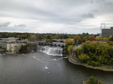 Stanley Parkı içinde güzel bir şelale hava panoramik manzaralı. Ottawa, Ontario, Kanada'da alınan.