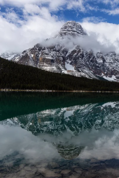 Piękny Krajobraz Canadian Rockies Pochmurny Dzień Podjęte Icefields Pkwy Banff — Zdjęcie stockowe