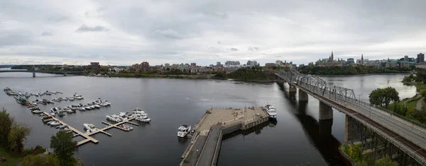 Vista Panorámica Aérea Del Puente Alexandra Que Cruza Río Ottawa —  Fotos de Stock
