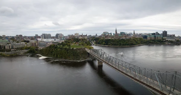 Vista Panorâmica Aérea Ponte Alexandra Que Atravessa Rio Ottawa Quebec — Fotografia de Stock