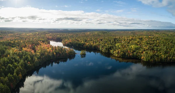 Панорамный Вид Красивое Озеро Солнечный Осенний День Снимок Сделан Charlotte — стоковое фото