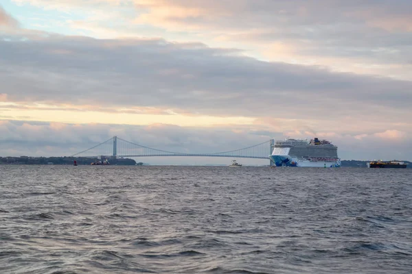 Jersey City New Jersey United States October 2018 Cruise Ship — Stock Photo, Image