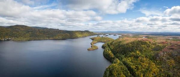Vue Panoramique Aérienne Beau Lac Lors Une Journée Ensoleillée Animée — Photo