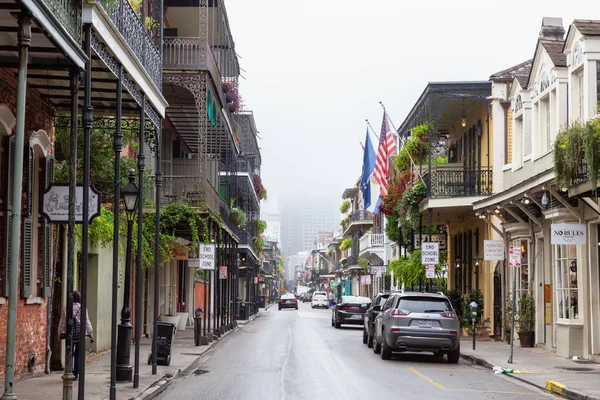 New Orleans, Louisiana, Amerika Birleşik Devletleri - 7 Kasım 2018: Fransız Mahallesi şehir merkezinde şehrin bir Sisli sabah sırasında.