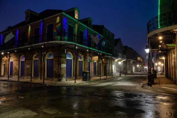 美国路易斯安那州新奥尔良 2018年11月7日 夜色中市中心的波旁街 — 图库照片