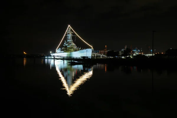 暗い夜の間に携帯 アラバマ州 アメリカ合衆国 2018 Uss アラバマ戦艦記念公園 — ストック写真