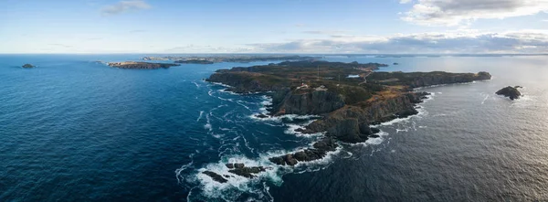 Flygfoto Över Klippiga Kusten Atlanten Molnig Solnedgång Tas Twillingate Newfoundland — Stockfoto