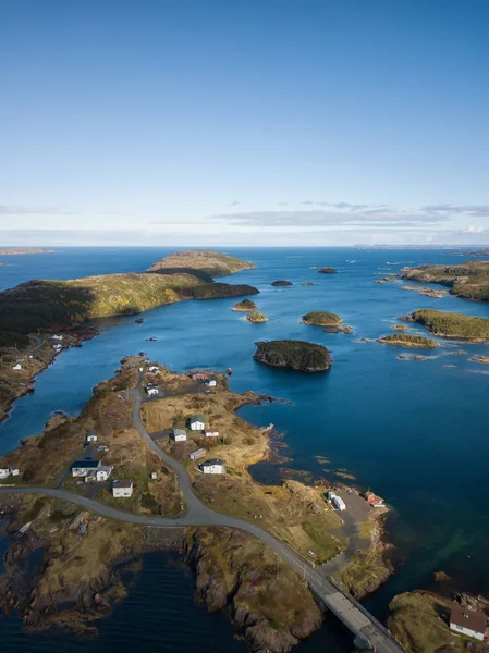 Flygfoto Över Liten Stad Klippiga Kusten Atlanten Molnig Dag Tagit — Stockfoto