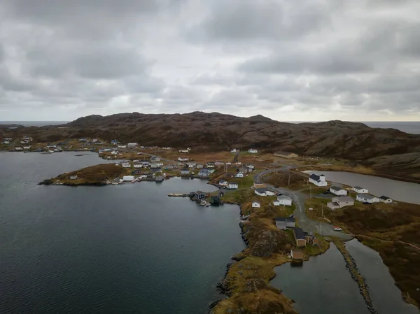 Vue Aérienne Une Petite Ville Sur Une Côte Rocheuse Océan — Photo