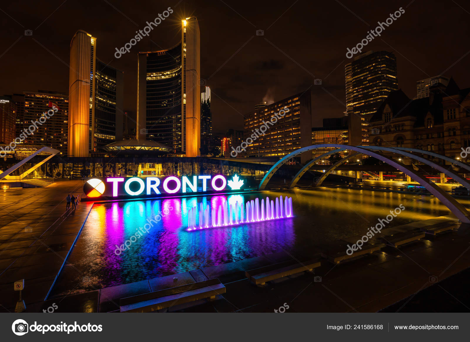 トロント オンタリオ カナダ 2018 夜の時間中に街でトロント市庁舎 — ストック編集用写真©edb3_16#241586168