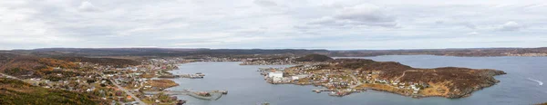 Luftaufnahme Einer Stadt Der Felsigen Atlantikküste Während Eines Bewölkten Morgens — Stockfoto