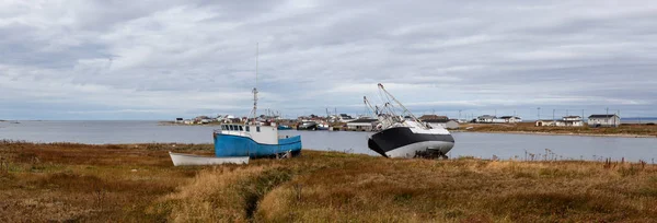 Panoramik Deniz Araçları Ile Atlas Okyanusu Kıyısında Küçük Bir Kasaba — Stok fotoğraf