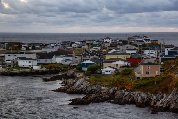 Woningen Een Klein Stadje Aan Rotsachtige Atlantische Oceaan Kust Tijdens — Stockfoto