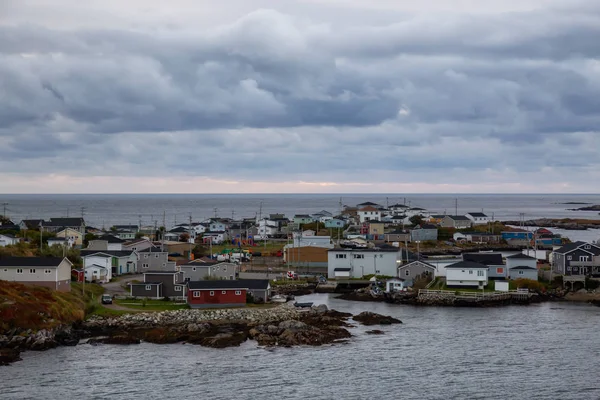 Bostäder Liten Stad Den Klippiga Atlantic Ocean Kusten Molnig Solnedgång — Stockfoto