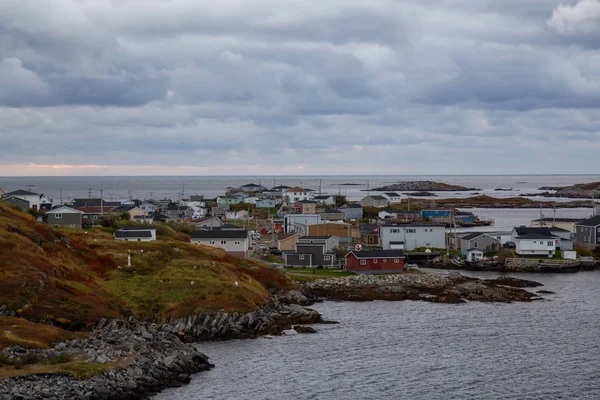 Bostäder Liten Stad Den Klippiga Atlantic Ocean Kusten Molnig Solnedgång — Stockfoto