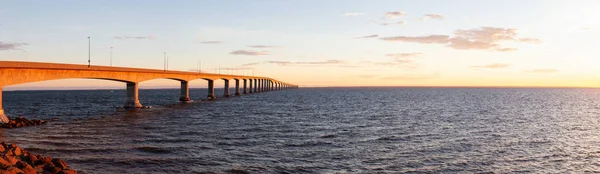 Vista Panorámica Del Puente Confederación Isla Príncipe Eduardo Durante Vibrante — Foto de Stock