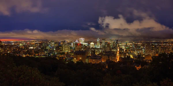 Panorámás Légifelvételek Során Egy Feltűnő Felhős Napkelte Gyönyörű Modern Belvárosi — Stock Fotó