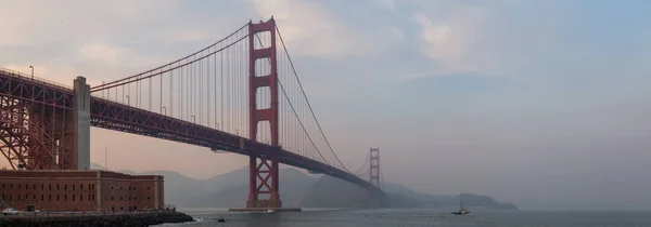 Bela Vista Panorâmica Ponte Golden Gate Durante Pôr Sol Nublado — Fotografia de Stock