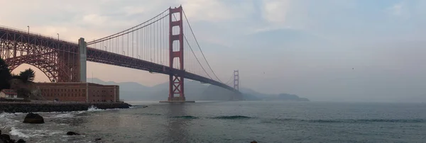 Bela Vista Panorâmica Ponte Golden Gate Durante Pôr Sol Nublado — Fotografia de Stock